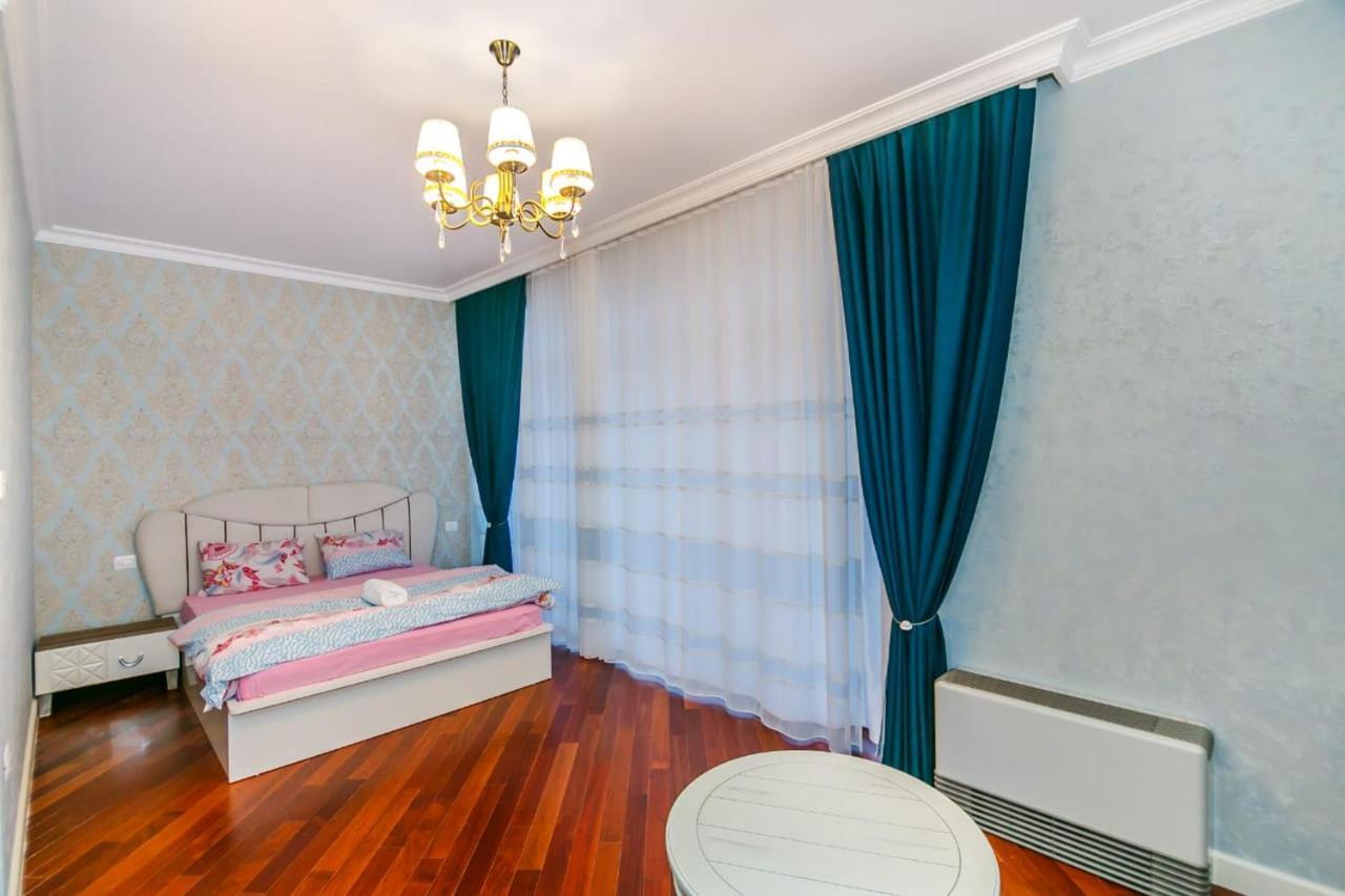 Lux Family Apartment In City Center Bakü Dış mekan fotoğraf